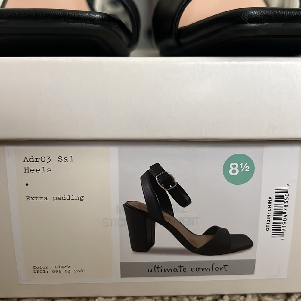 Black Pumps with 4 inch block heel 8.5 - Picture 2 of 3
